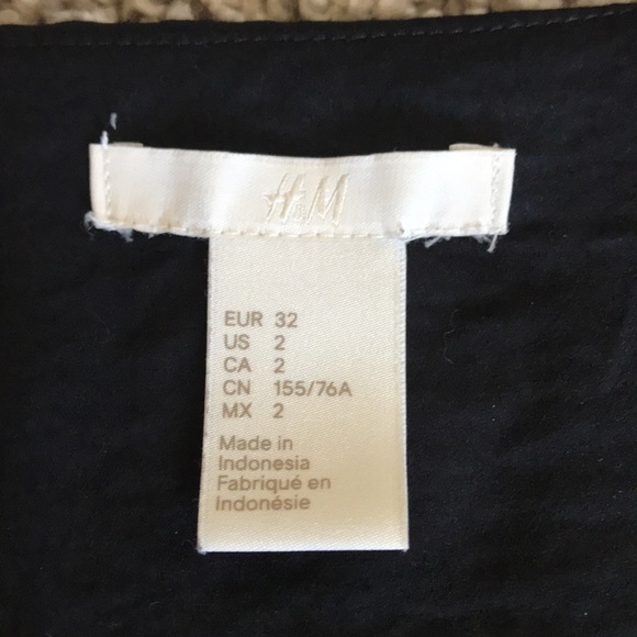 •H&M• V-Neck Blouse - Picture 7 of 8